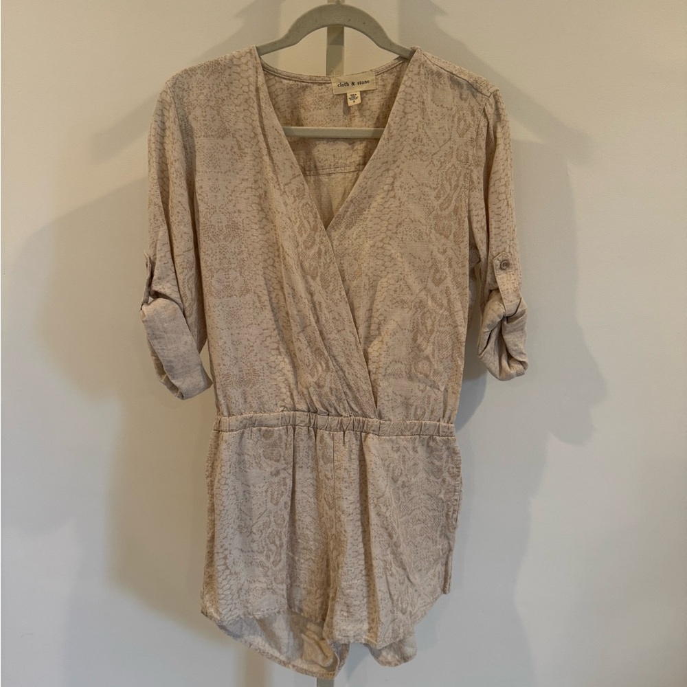 Cloth & Stone Light Tan Patterned Romper